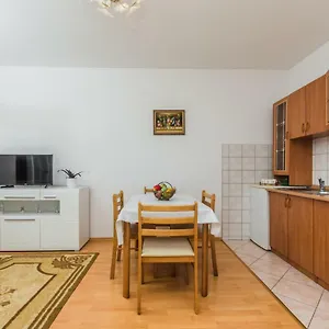 https://apartments-karalic.primorje-gorskikotar.com